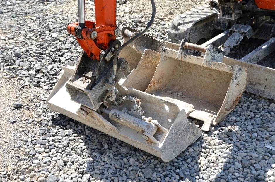 Excavator Bucket Sides and Cutting Edges