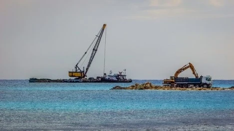 Amphibious Excavator (Dredger)