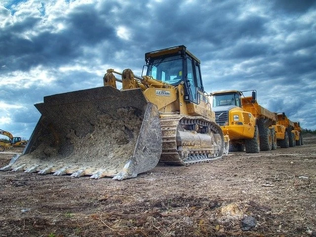 Large Excavator With Large Bucket