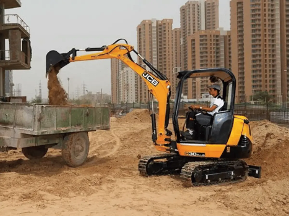 A mini excavator carry soil and fill in trolley