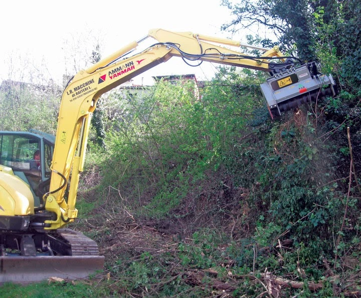 Horizontal excavator brush cutters